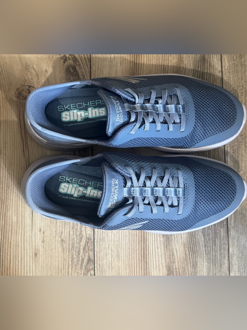 Skechers women’s Blue Slip-In Memory Foam Walking Shoes size 10